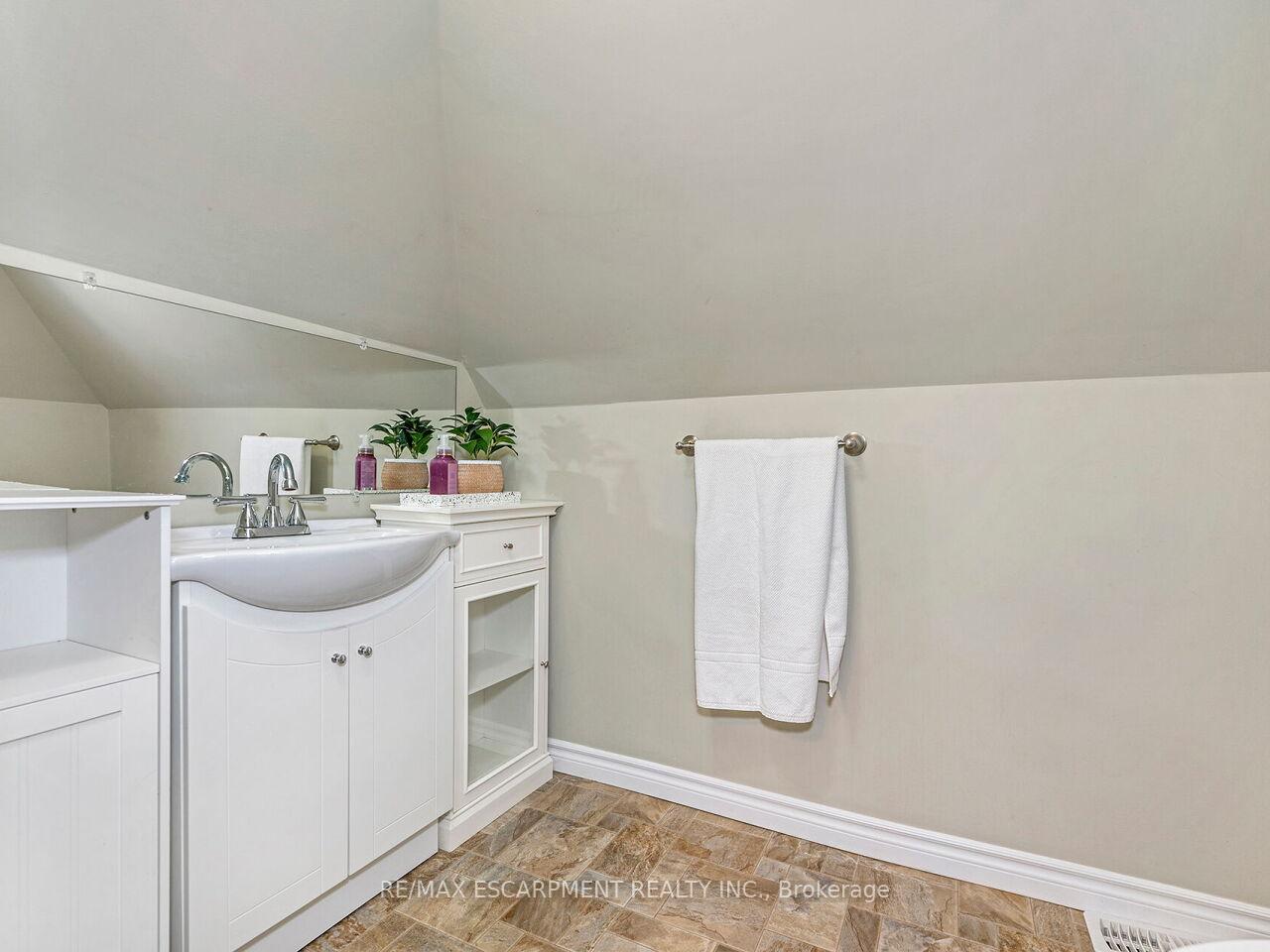 Photo 33 of 218 Cumberland Avenue, Hamilton, St. Clair — HOMEH