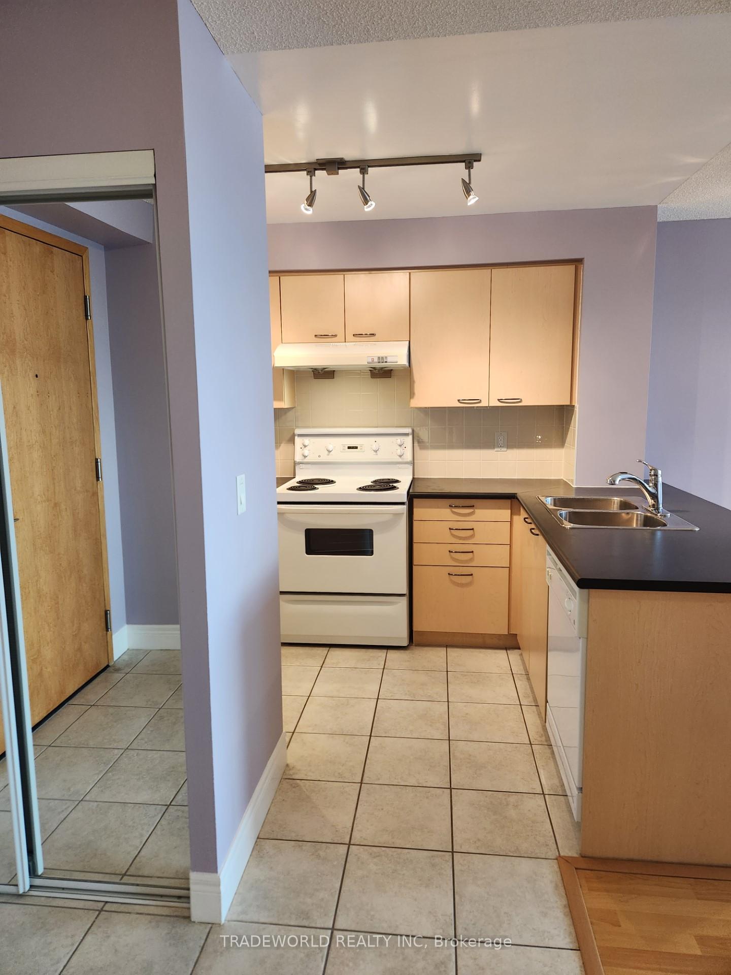 Photo 5 of Unit 608, 48 Suncrest Boulevard, Markham, Commerce Valley — HOMEH