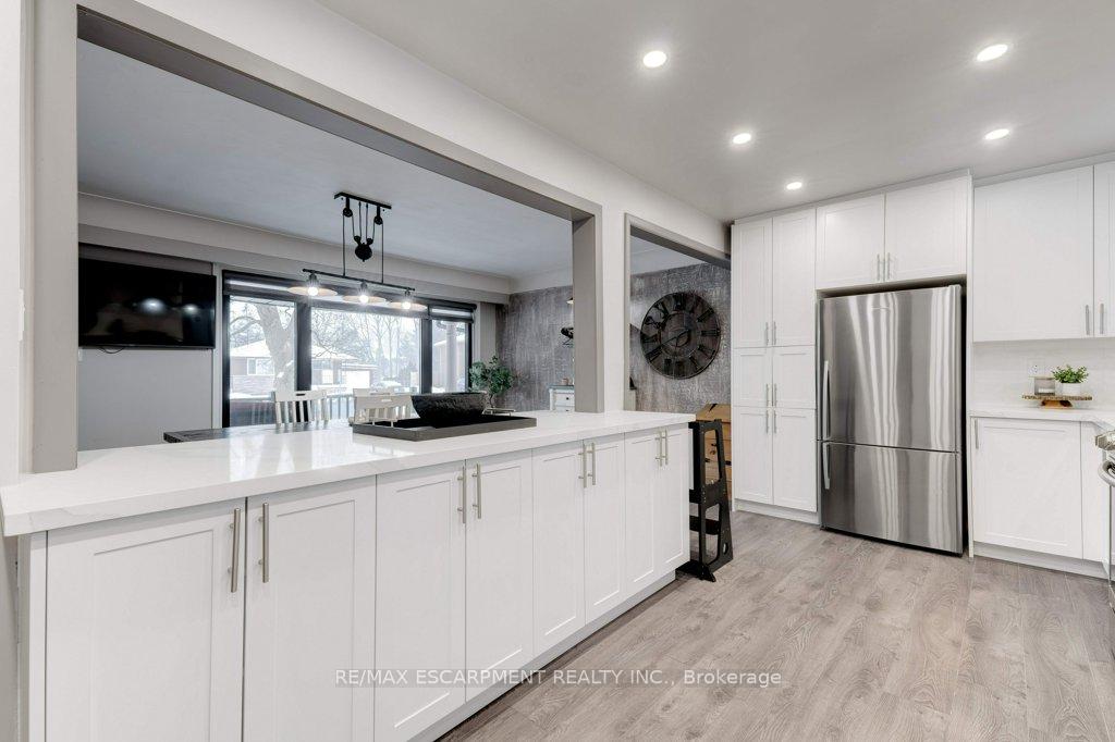 Photo 5 of 156 Columbia Drive, Hamilton, Buchanan — HOMEH