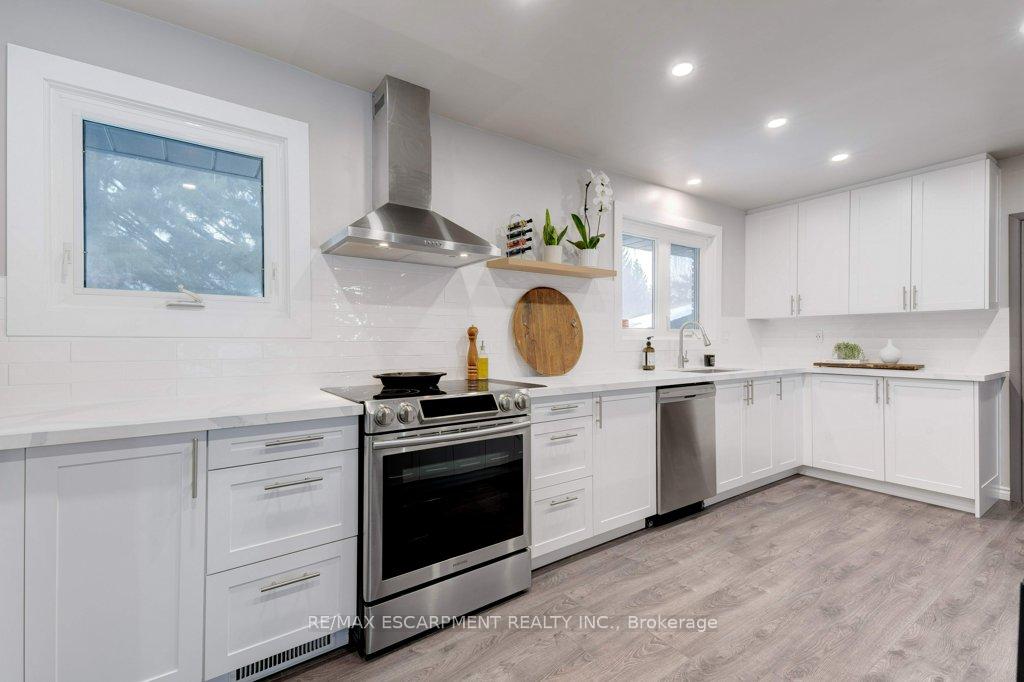 Photo 6 of 156 Columbia Drive, Hamilton, Buchanan — HOMEH