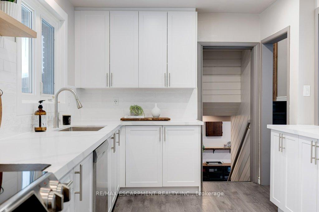 Photo 8 of 156 Columbia Drive, Hamilton, Buchanan — HOMEH