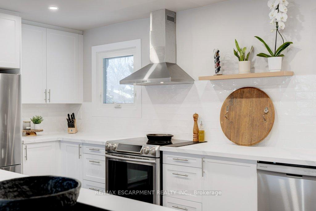 Photo 13 of 156 Columbia Drive, Hamilton, Buchanan — HOMEH