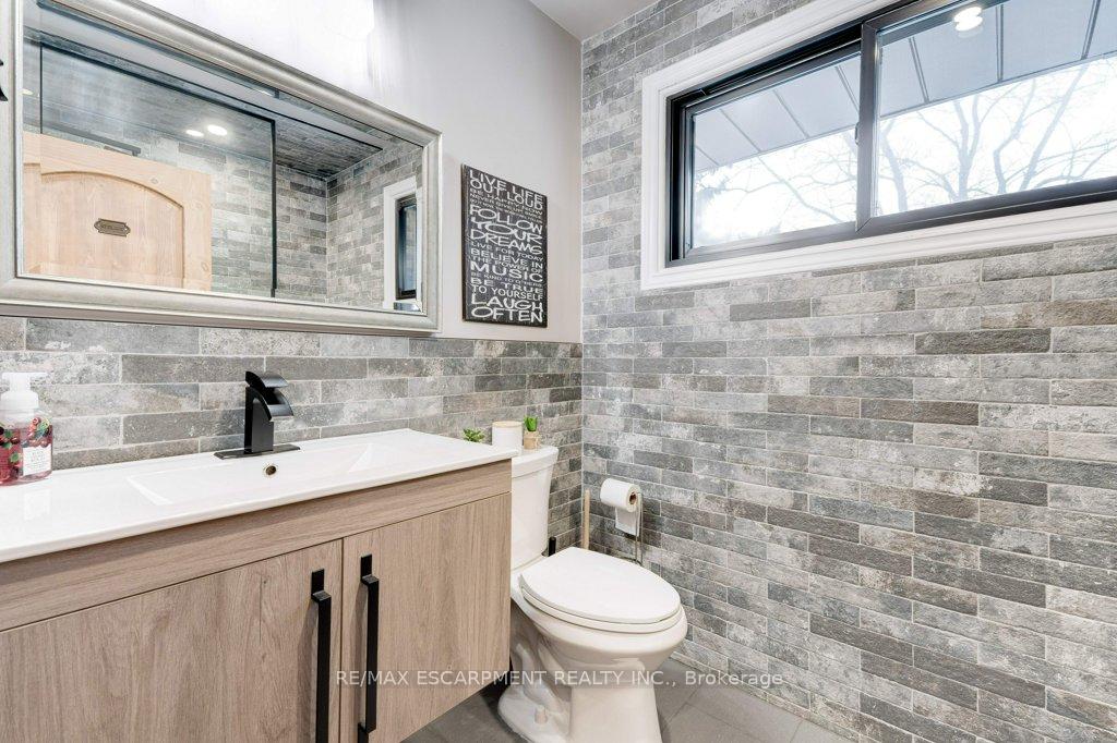 Photo 16 of 156 Columbia Drive, Hamilton, Buchanan — HOMEH