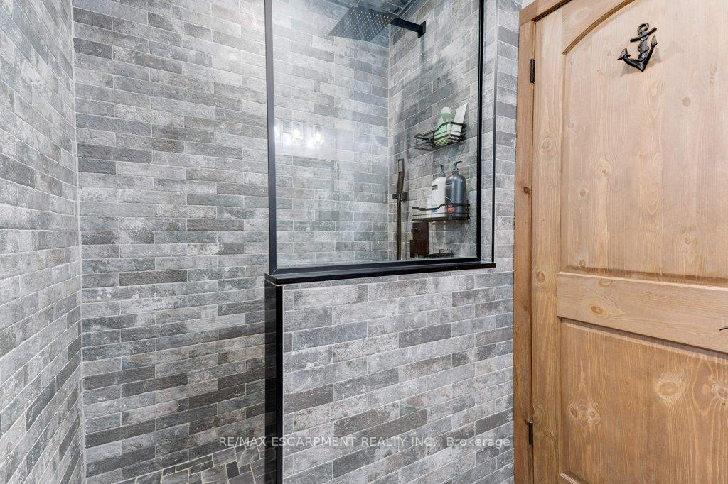 Photo 17 of 156 Columbia Drive, Hamilton, Buchanan — HOMEH