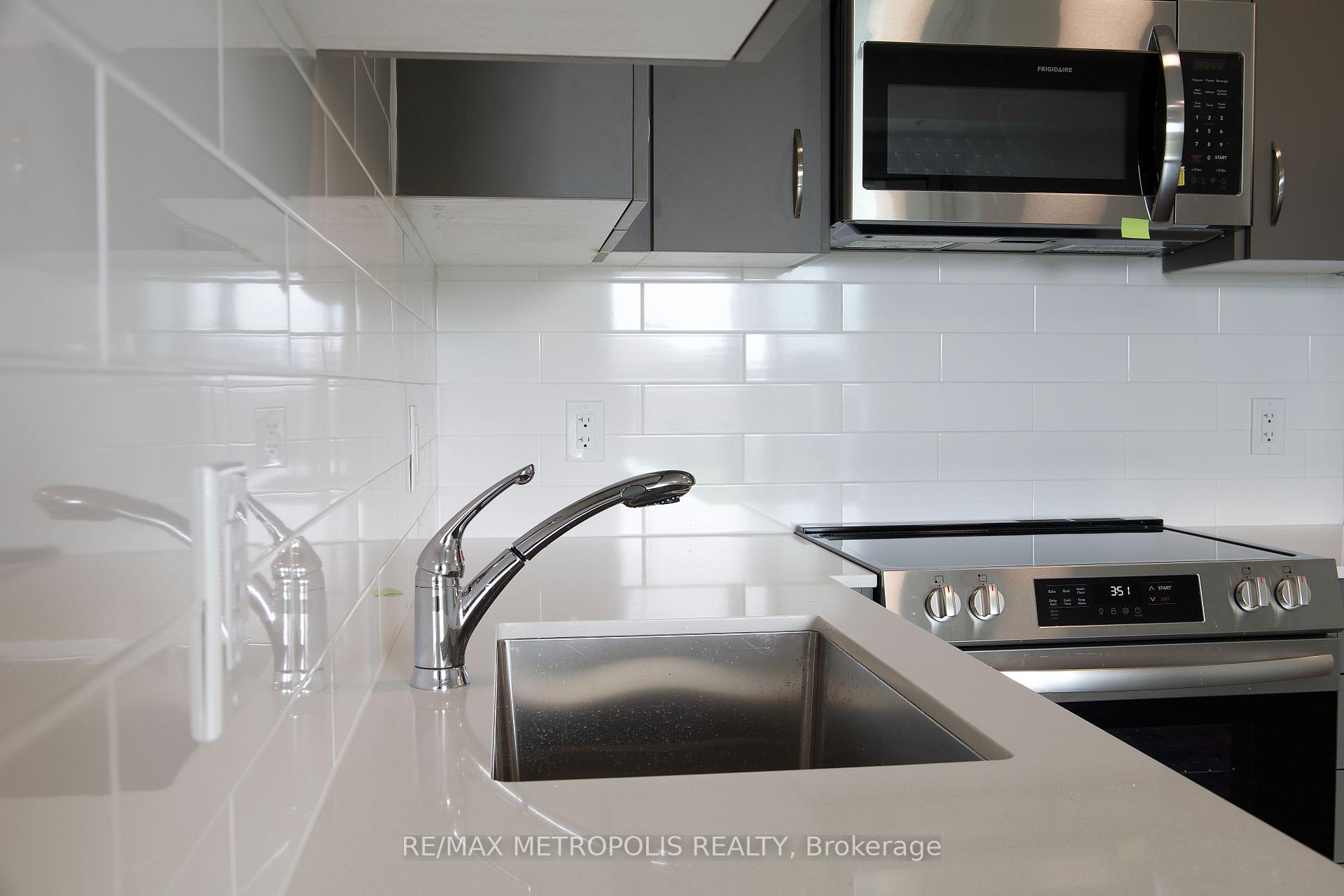 Photo 13 of Unit 309, 385 Arctic Red Drive, Oshawa, Windfields — HOMEH