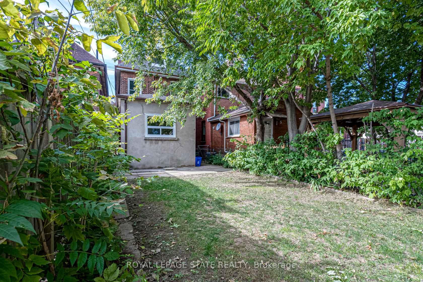 Photo 3 of 94 Wentworth Street N, Hamilton, Gibson — HOMEH