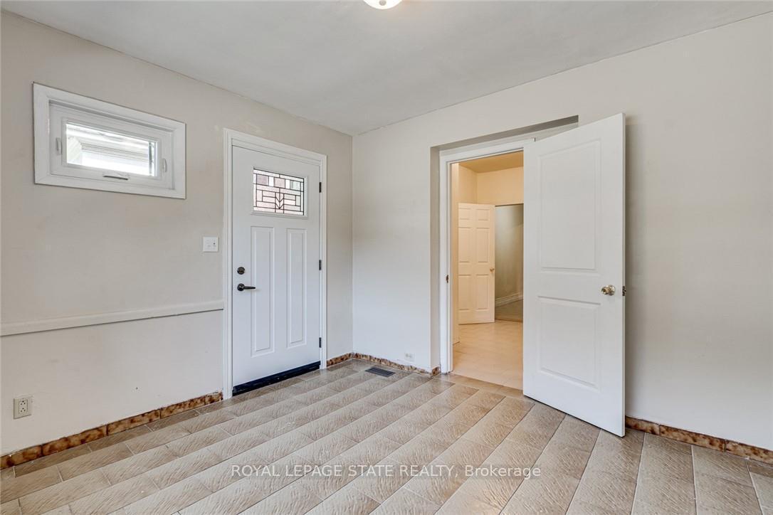 Photo 5 of 94 Wentworth Street N, Hamilton, Gibson — HOMEH