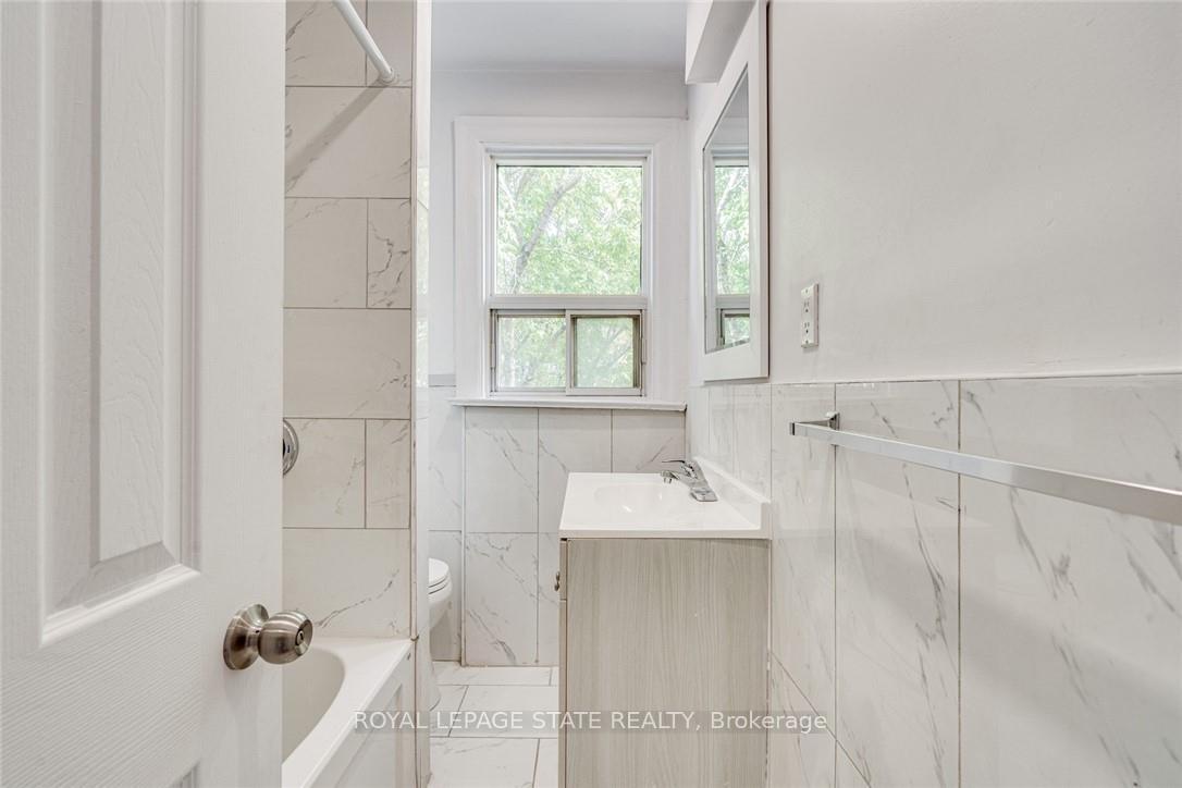 Photo 17 of 94 Wentworth Street N, Hamilton, Gibson — HOMEH