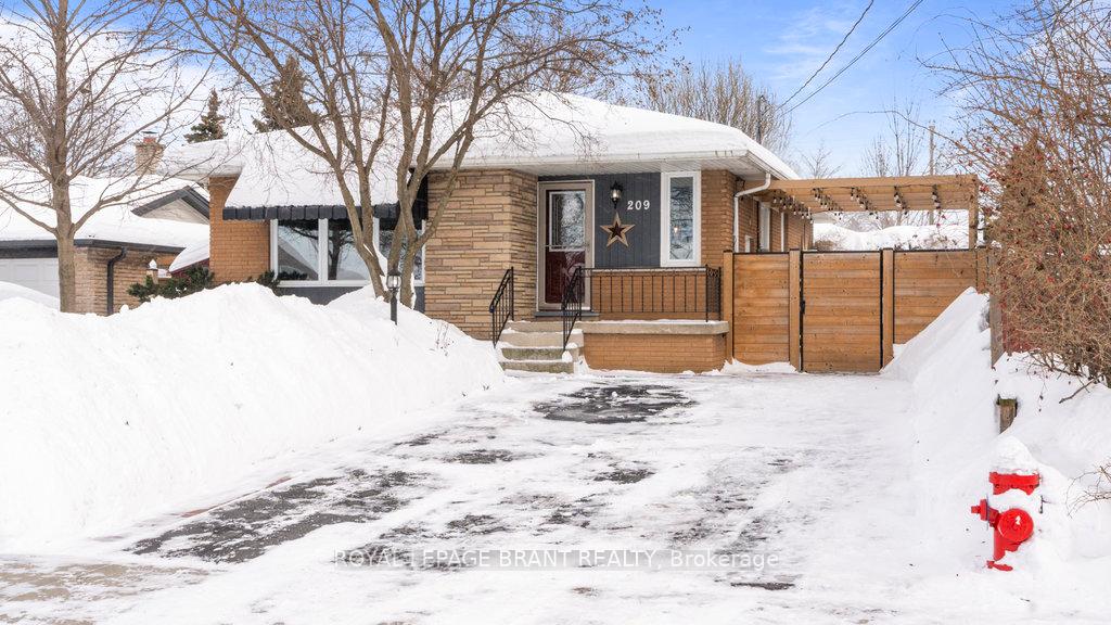 Photo 2 of 209 San Francisco Avenue, Hamilton, Mountview — HOMEH