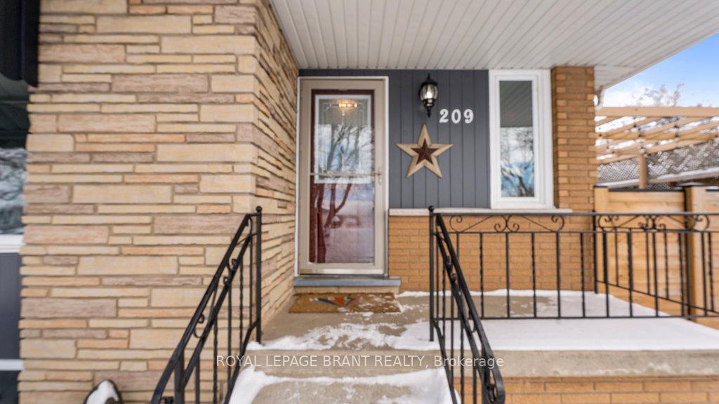 Photo 3 of 209 San Francisco Avenue, Hamilton, Mountview — HOMEH