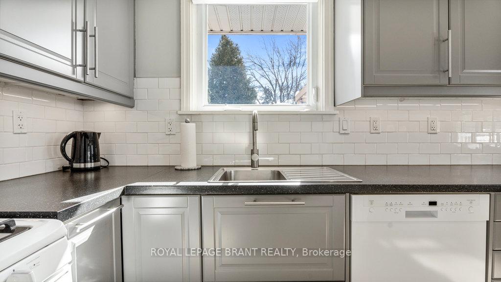 Photo 11 of 209 San Francisco Avenue, Hamilton, Mountview — HOMEH