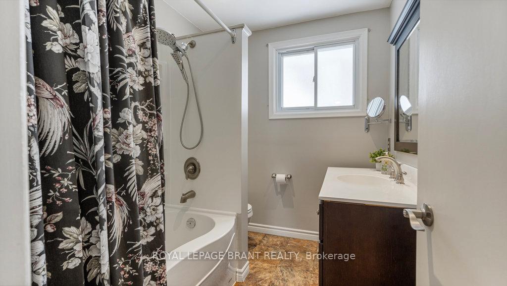Photo 16 of 209 San Francisco Avenue, Hamilton, Mountview — HOMEH