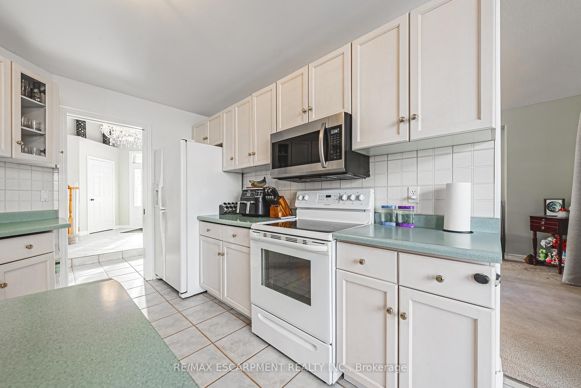 Photo 9 of 48 Riviera Ridge, Hamilton, Winona Park — HOMEH