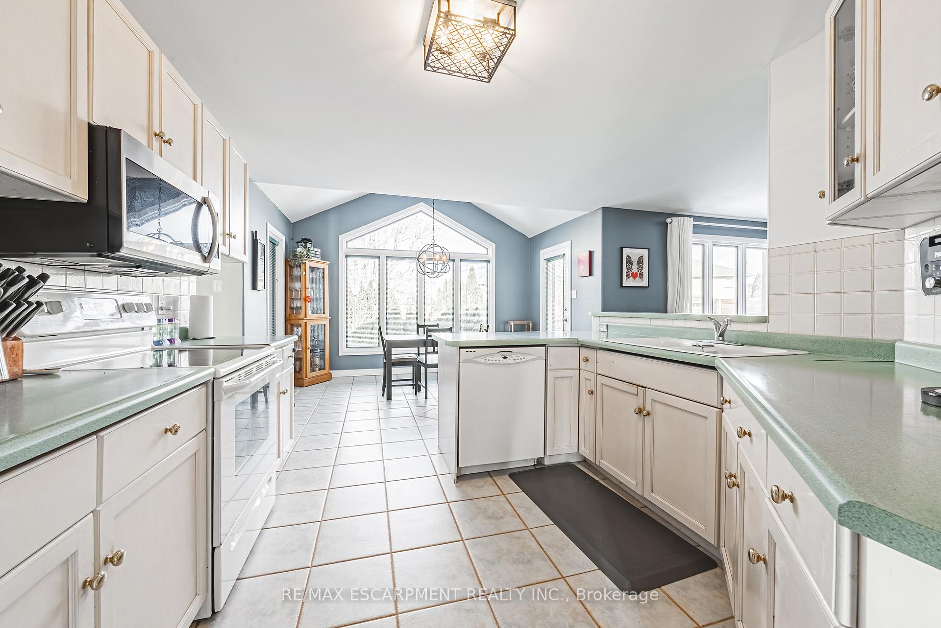 Photo 11 of 48 Riviera Ridge, Hamilton, Winona Park — HOMEH