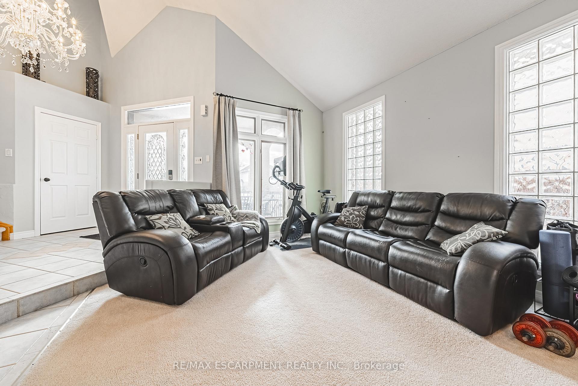 Photo 18 of 48 Riviera Ridge, Hamilton, Winona Park — HOMEH