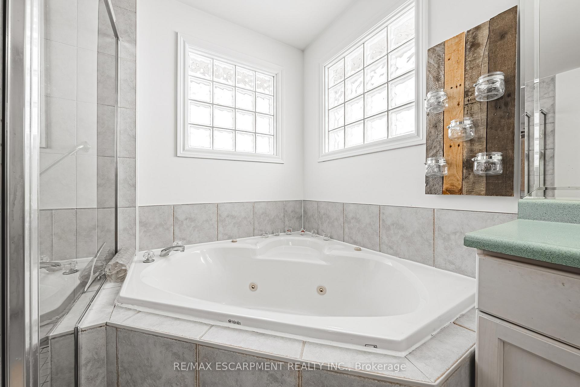 Photo 28 of 48 Riviera Ridge, Hamilton, Winona Park — HOMEH