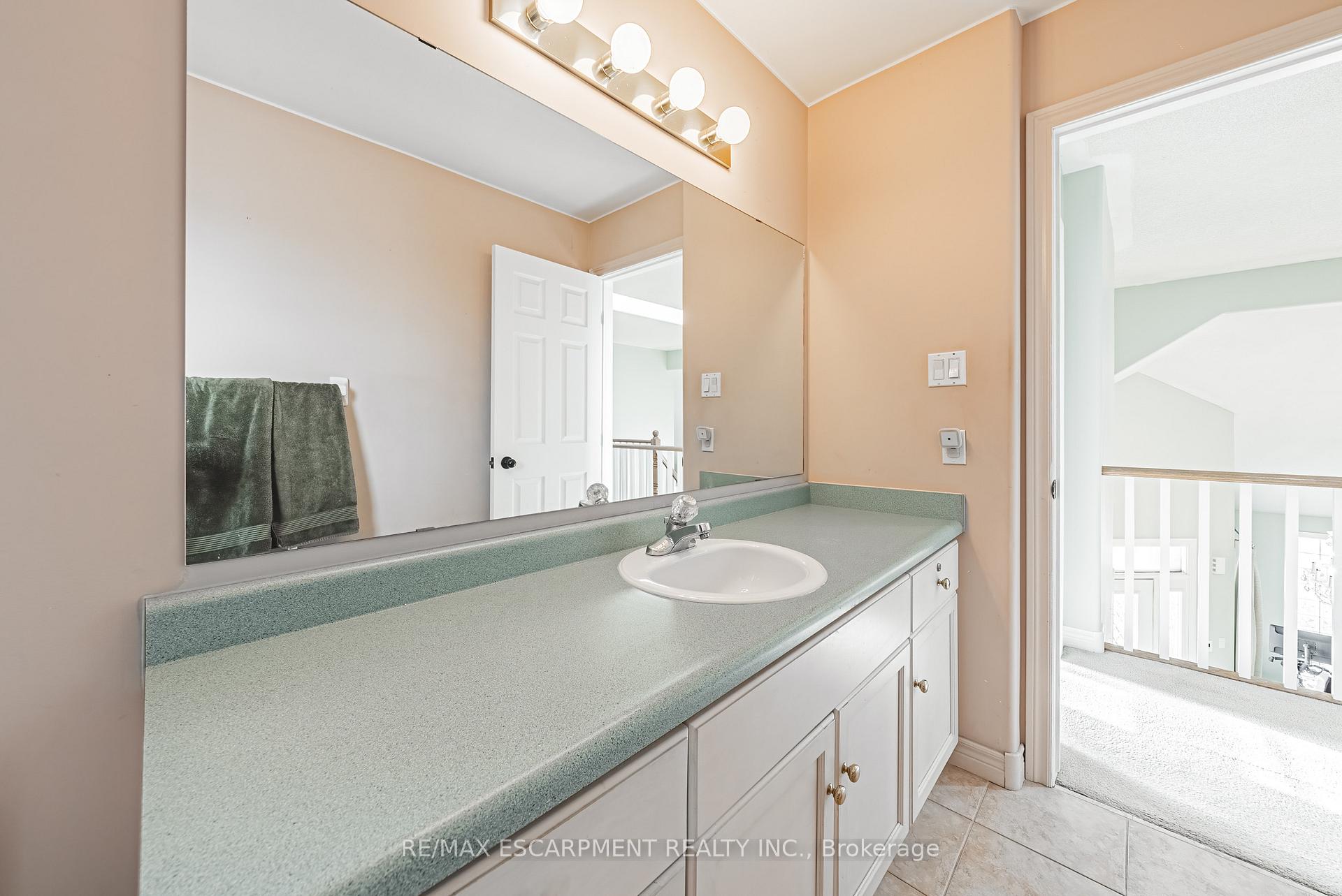 Photo 33 of 48 Riviera Ridge, Hamilton, Winona Park — HOMEH