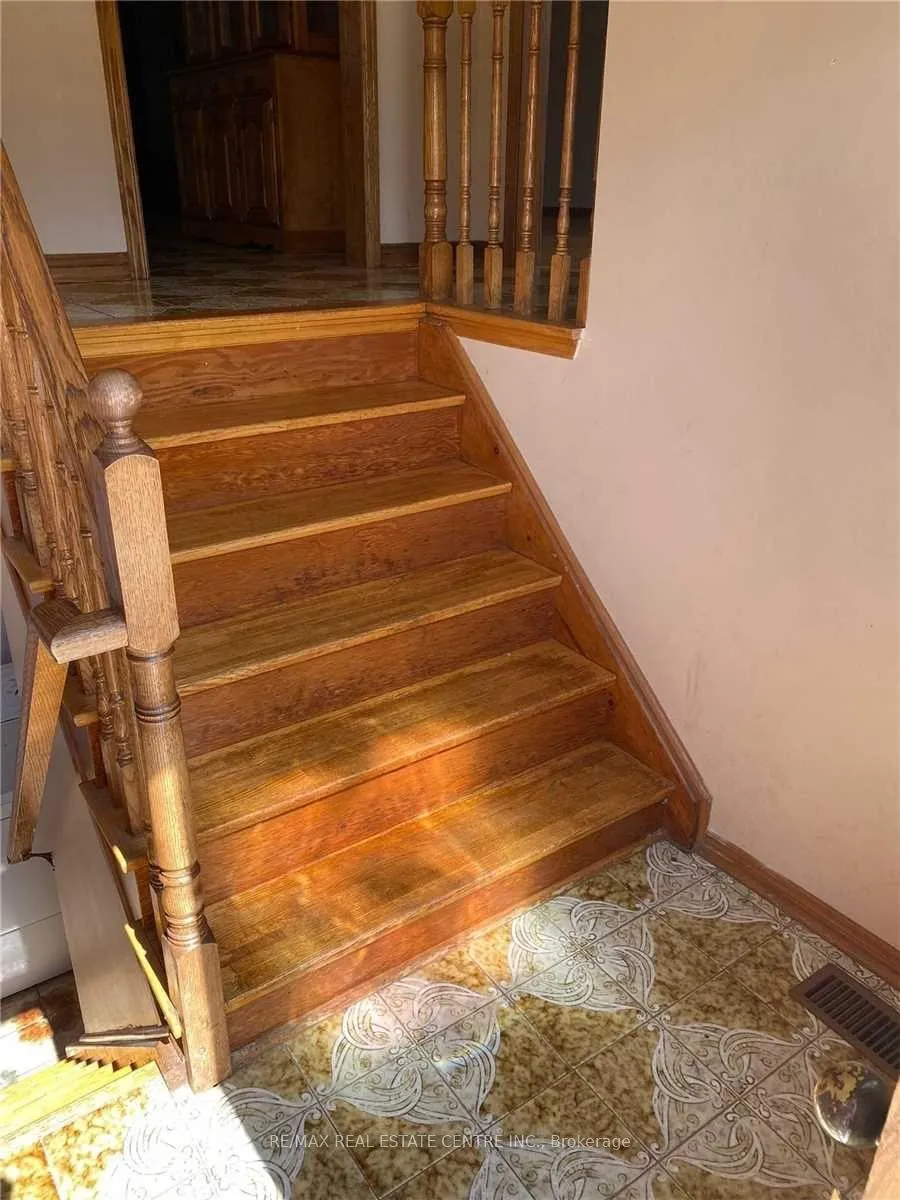 Photo 4 of Unit Upper, 39 Fallway Road, Brampton, Madoc — HOMEH