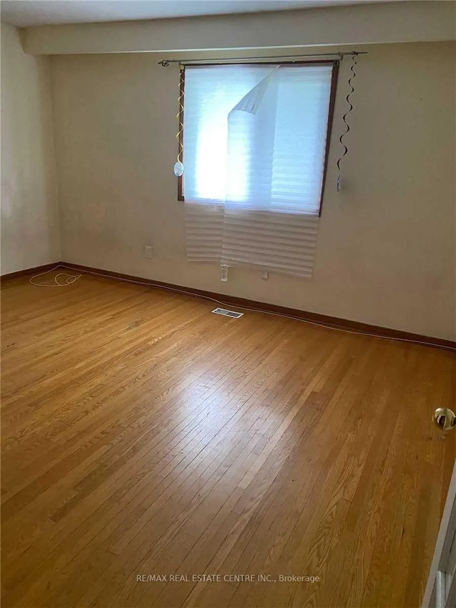 Photo 9 of Unit Upper, 39 Fallway Road, Brampton, Madoc — HOMEH