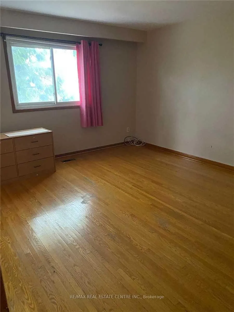 Photo 11 of Unit Upper, 39 Fallway Road, Brampton, Madoc — HOMEH