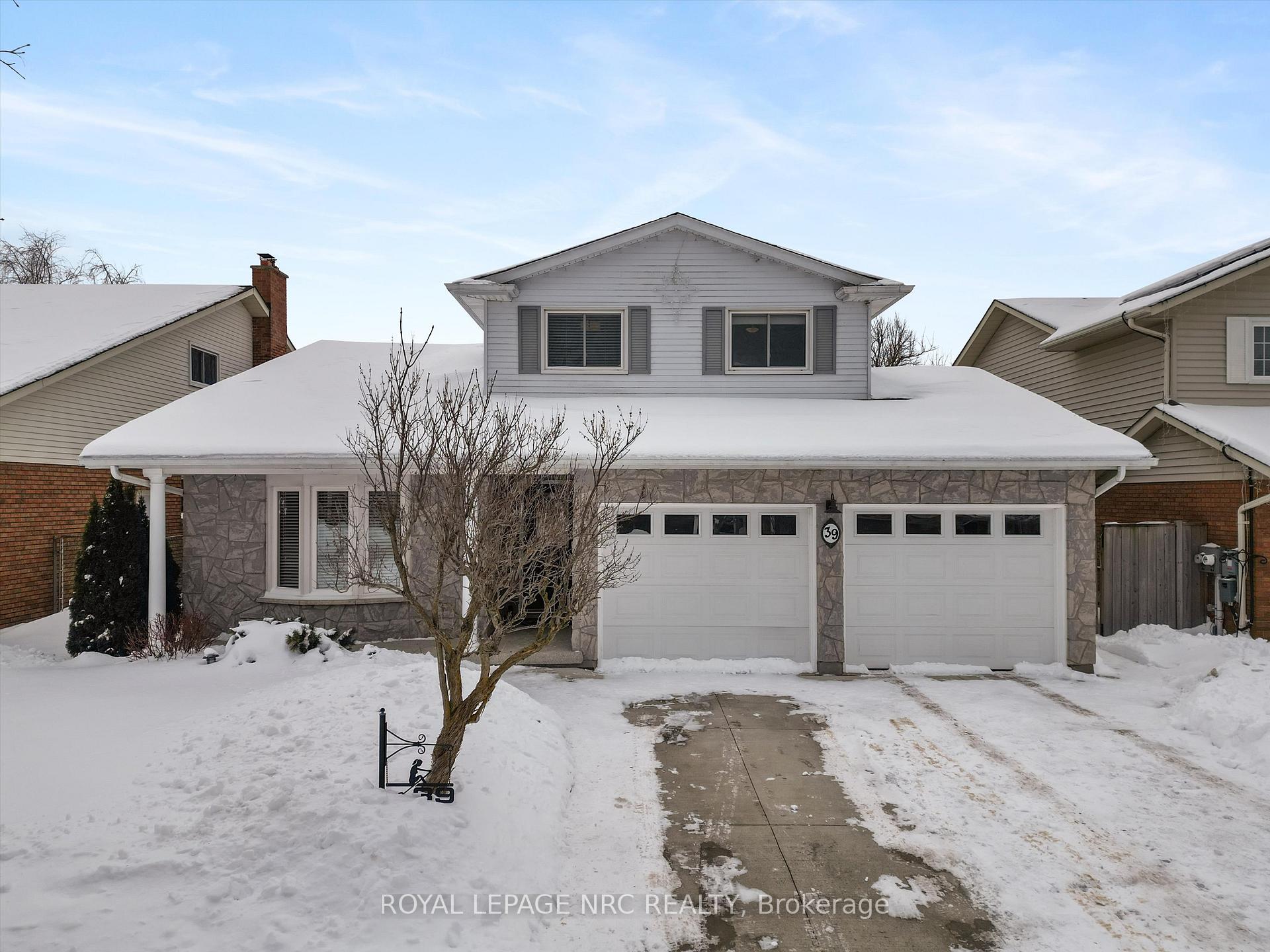 Photo 1 of 39 Cole Farm Boulevard, St. Catharines, Port Dalhousie — HOMEH