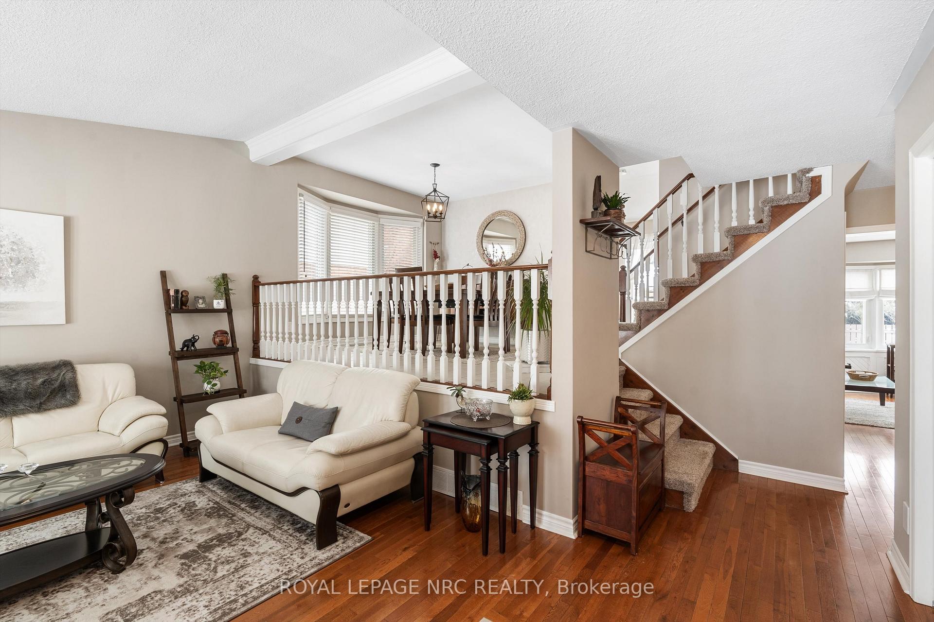 Photo 4 of 39 Cole Farm Boulevard, St. Catharines, Port Dalhousie — HOMEH