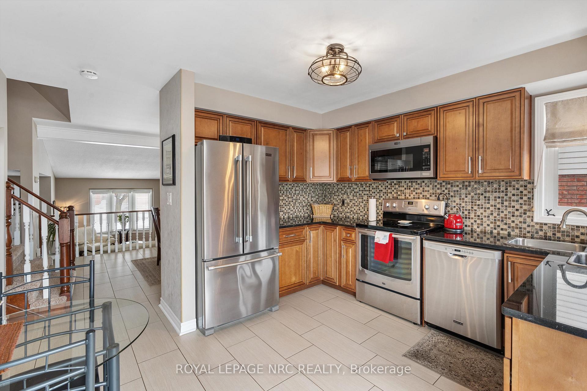 Photo 8 of 39 Cole Farm Boulevard, St. Catharines, Port Dalhousie — HOMEH