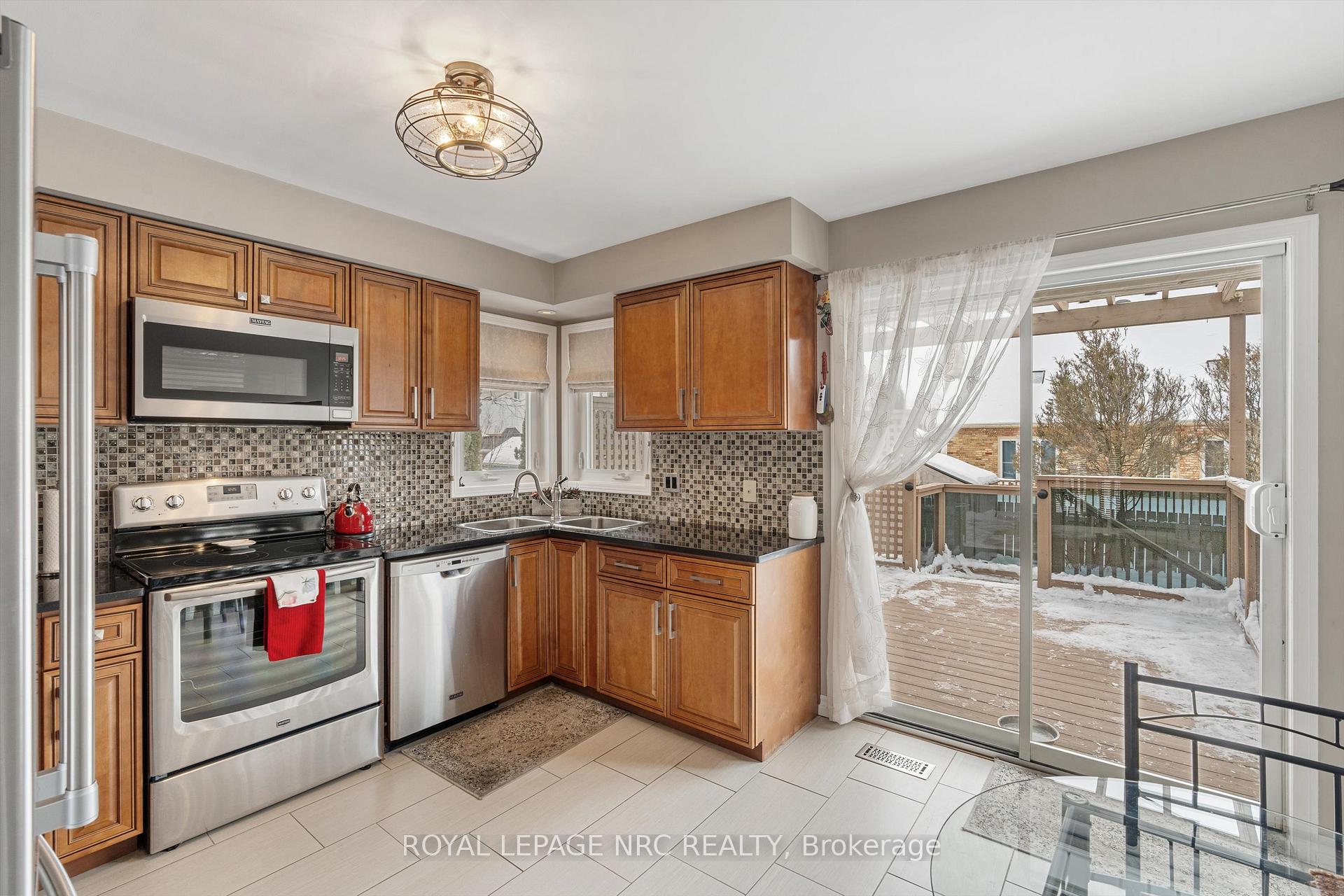 Photo 10 of 39 Cole Farm Boulevard, St. Catharines, Port Dalhousie — HOMEH