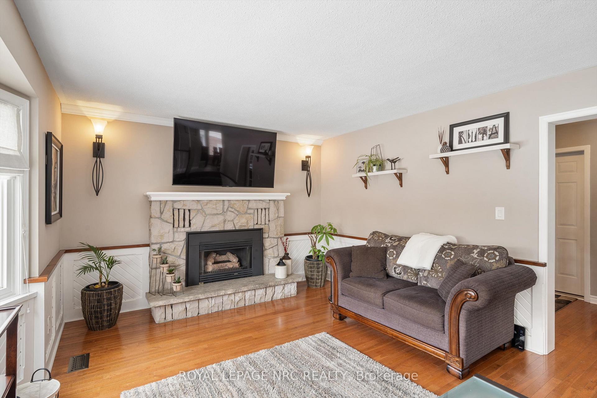 Photo 13 of 39 Cole Farm Boulevard, St. Catharines, Port Dalhousie — HOMEH
