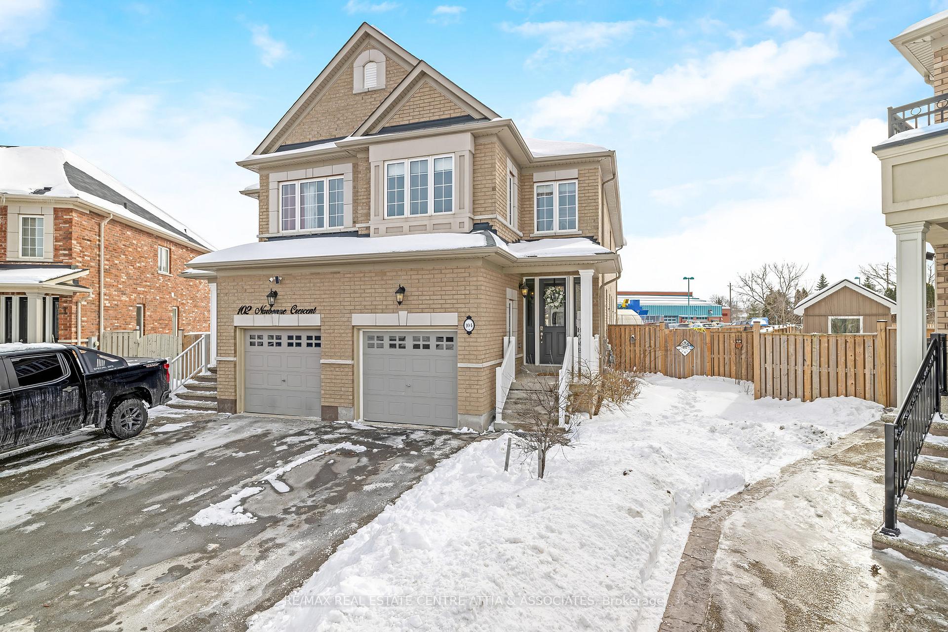 Photo 3 of 104 Narbonne Crescent, Hamilton, Stoney Creek Mountain — HOMEH