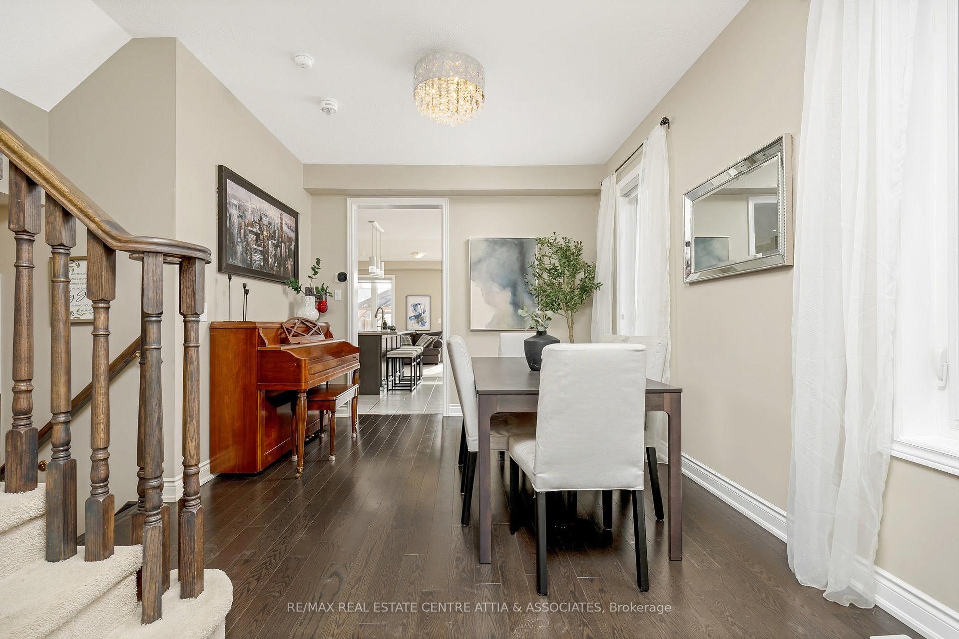 Photo 9 of 104 Narbonne Crescent, Hamilton, Stoney Creek Mountain — HOMEH