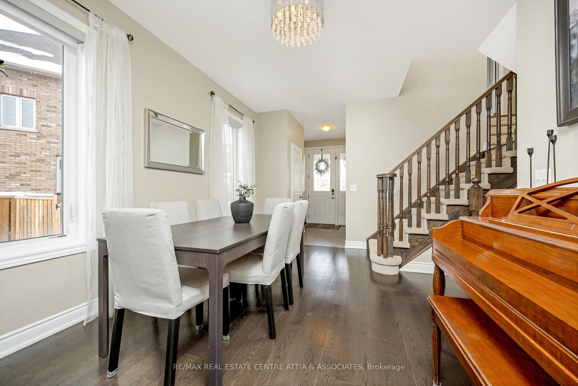 Photo 11 of 104 Narbonne Crescent, Hamilton, Stoney Creek Mountain — HOMEH