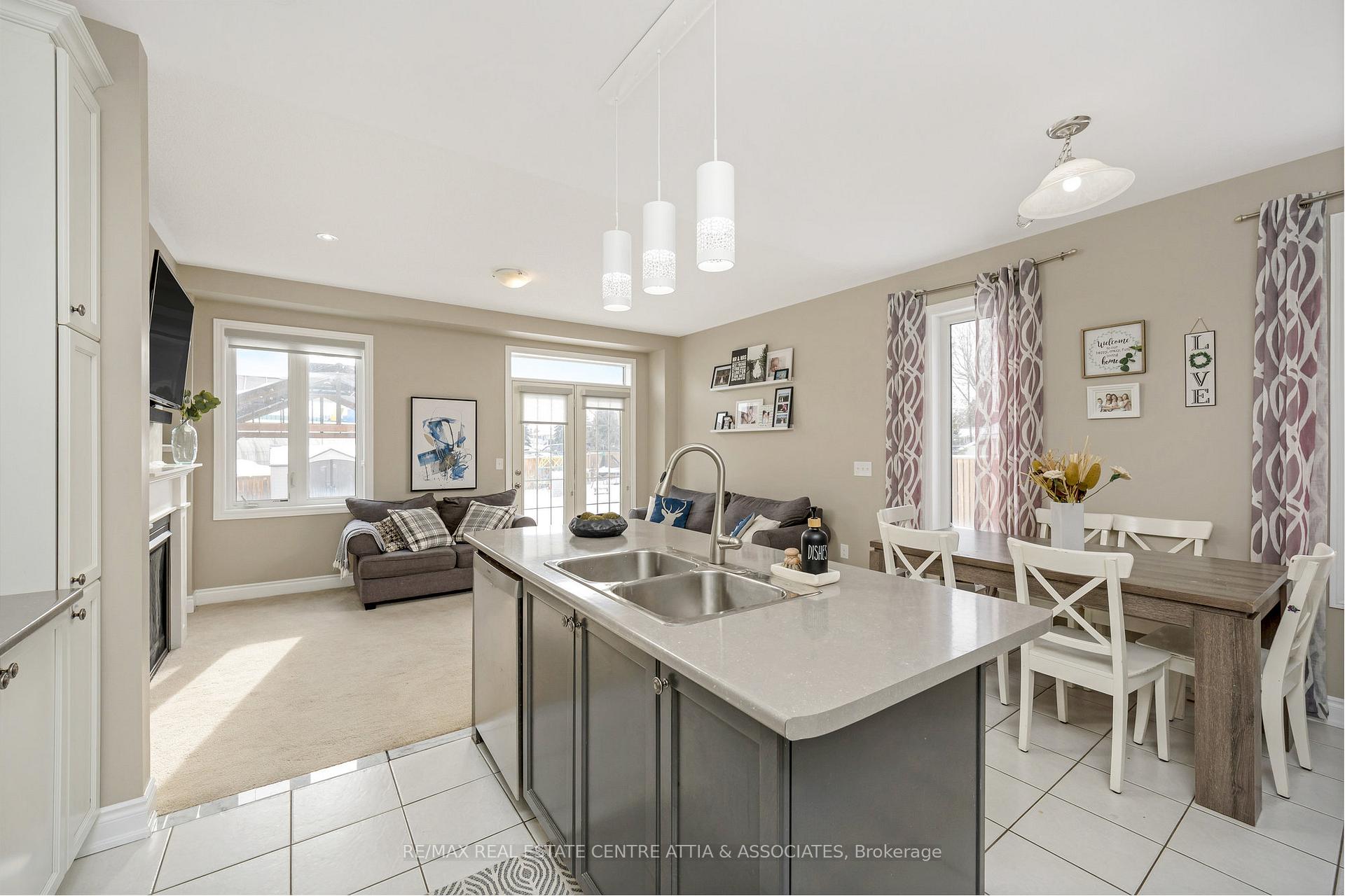 Photo 16 of 104 Narbonne Crescent, Hamilton, Stoney Creek Mountain — HOMEH