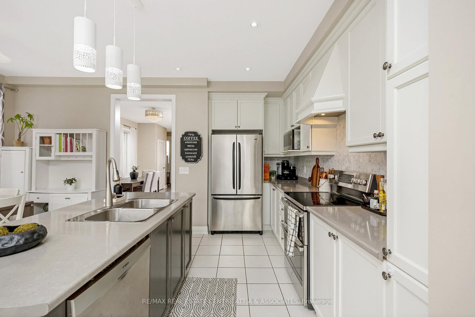 Photo 17 of 104 Narbonne Crescent, Hamilton, Stoney Creek Mountain — HOMEH