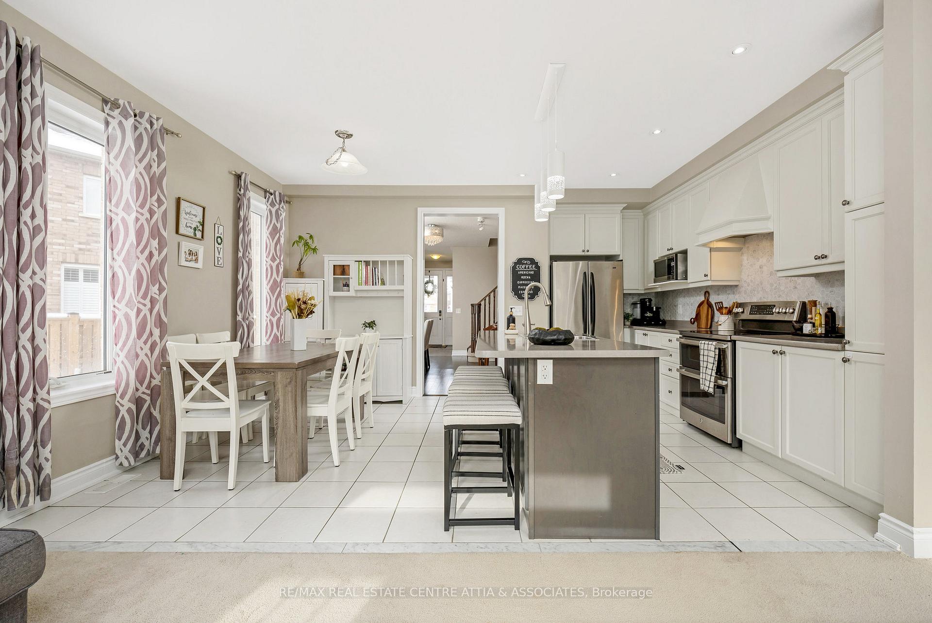 Photo 20 of 104 Narbonne Crescent, Hamilton, Stoney Creek Mountain — HOMEH