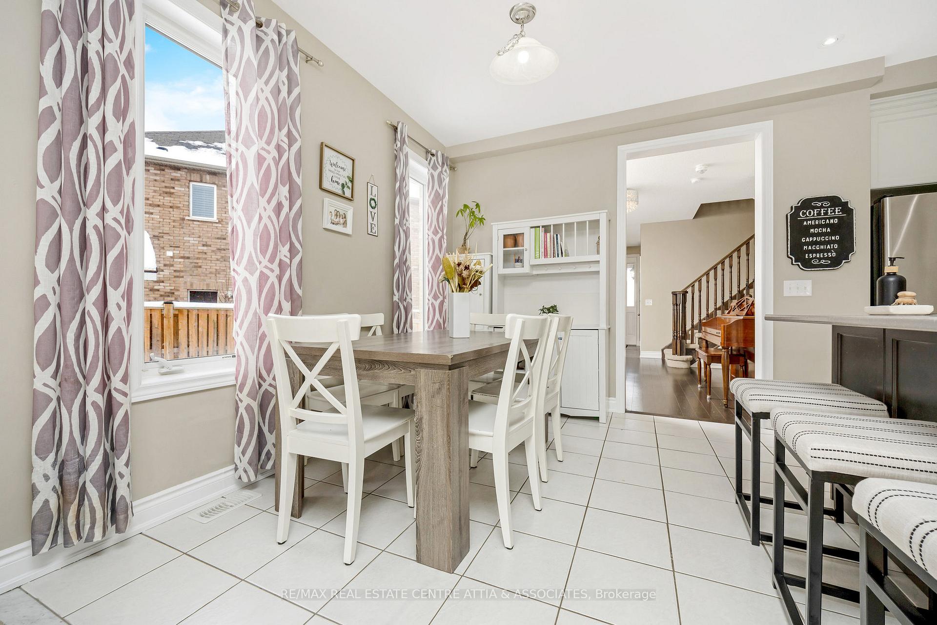 Photo 21 of 104 Narbonne Crescent, Hamilton, Stoney Creek Mountain — HOMEH