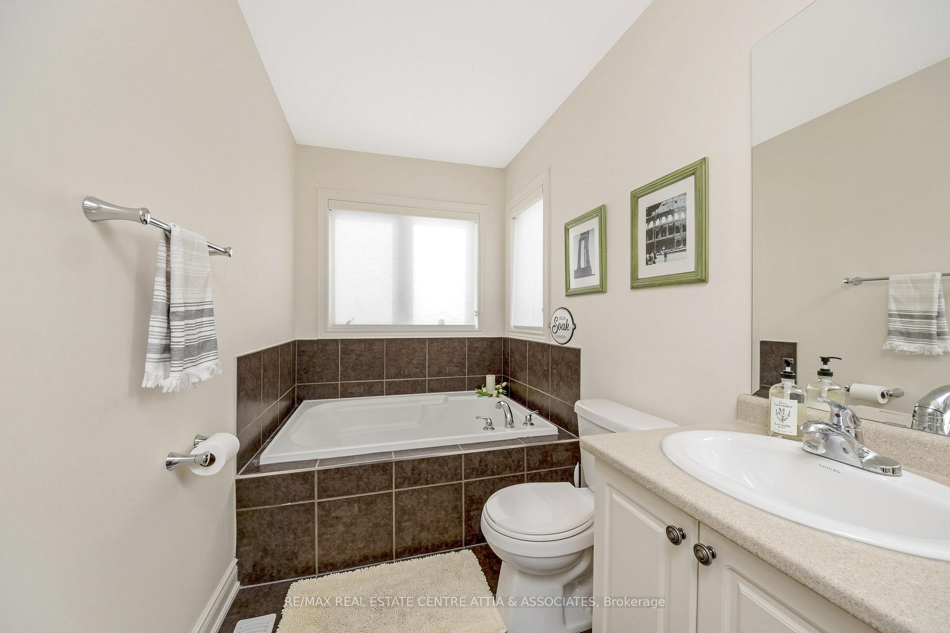 Photo 48 of 104 Narbonne Crescent, Hamilton, Stoney Creek Mountain — HOMEH