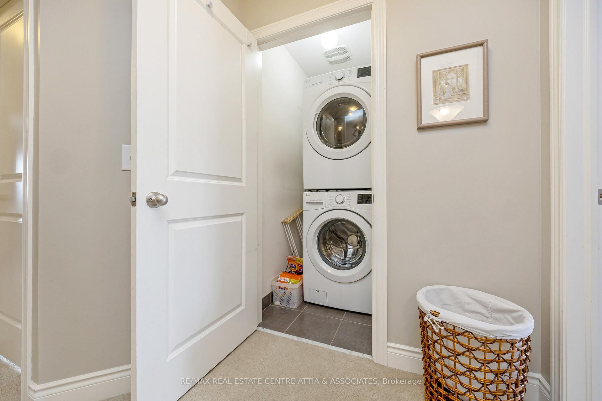 Photo 53 of 104 Narbonne Crescent, Hamilton, Stoney Creek Mountain — HOMEH