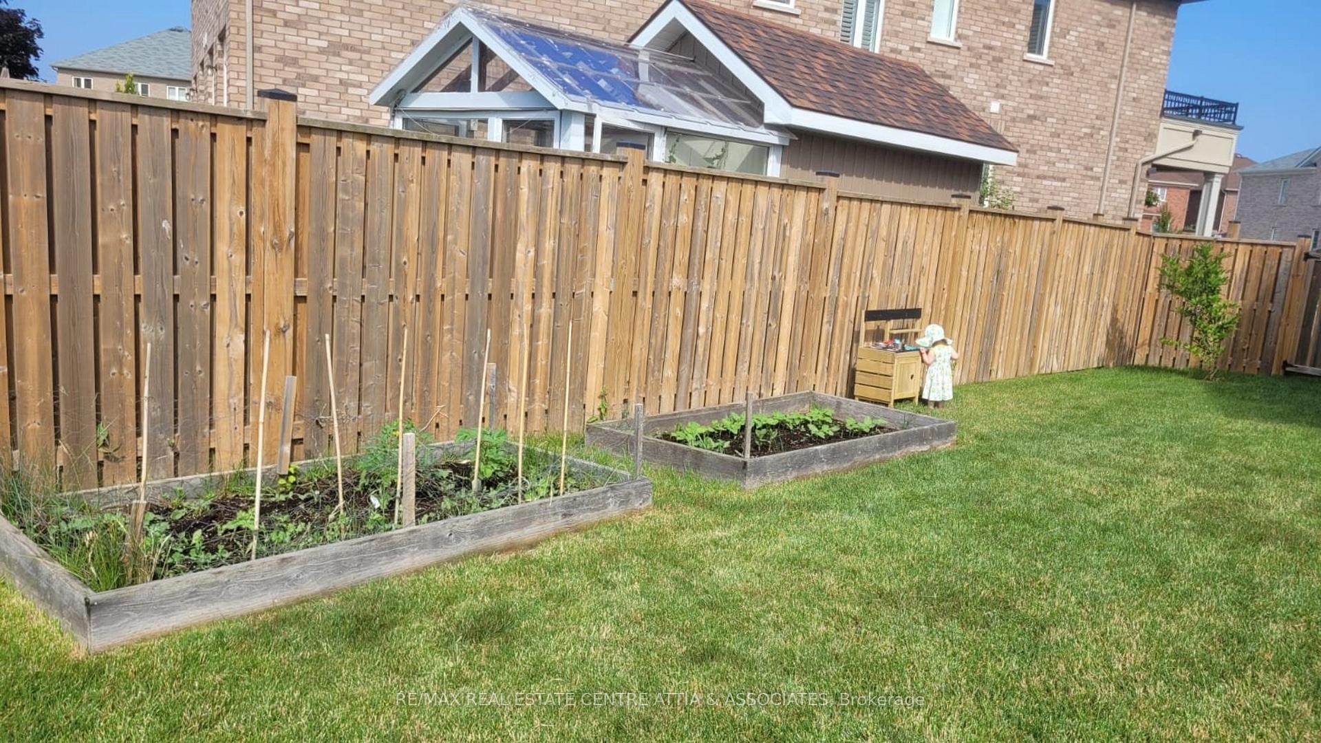 Photo 99 of 104 Narbonne Crescent, Hamilton, Stoney Creek Mountain — HOMEH
