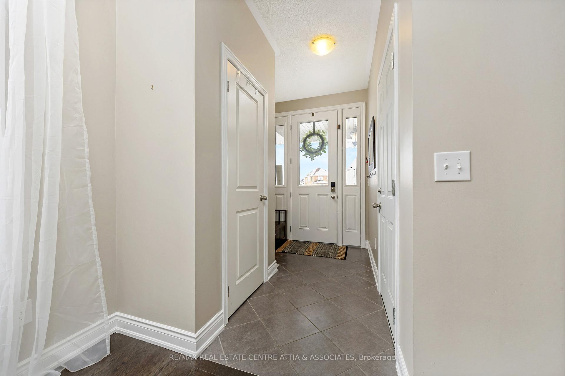 Photo 26 of 104 Narbonne Crescent, Hamilton, Stoney Creek Mountain — HOMEH