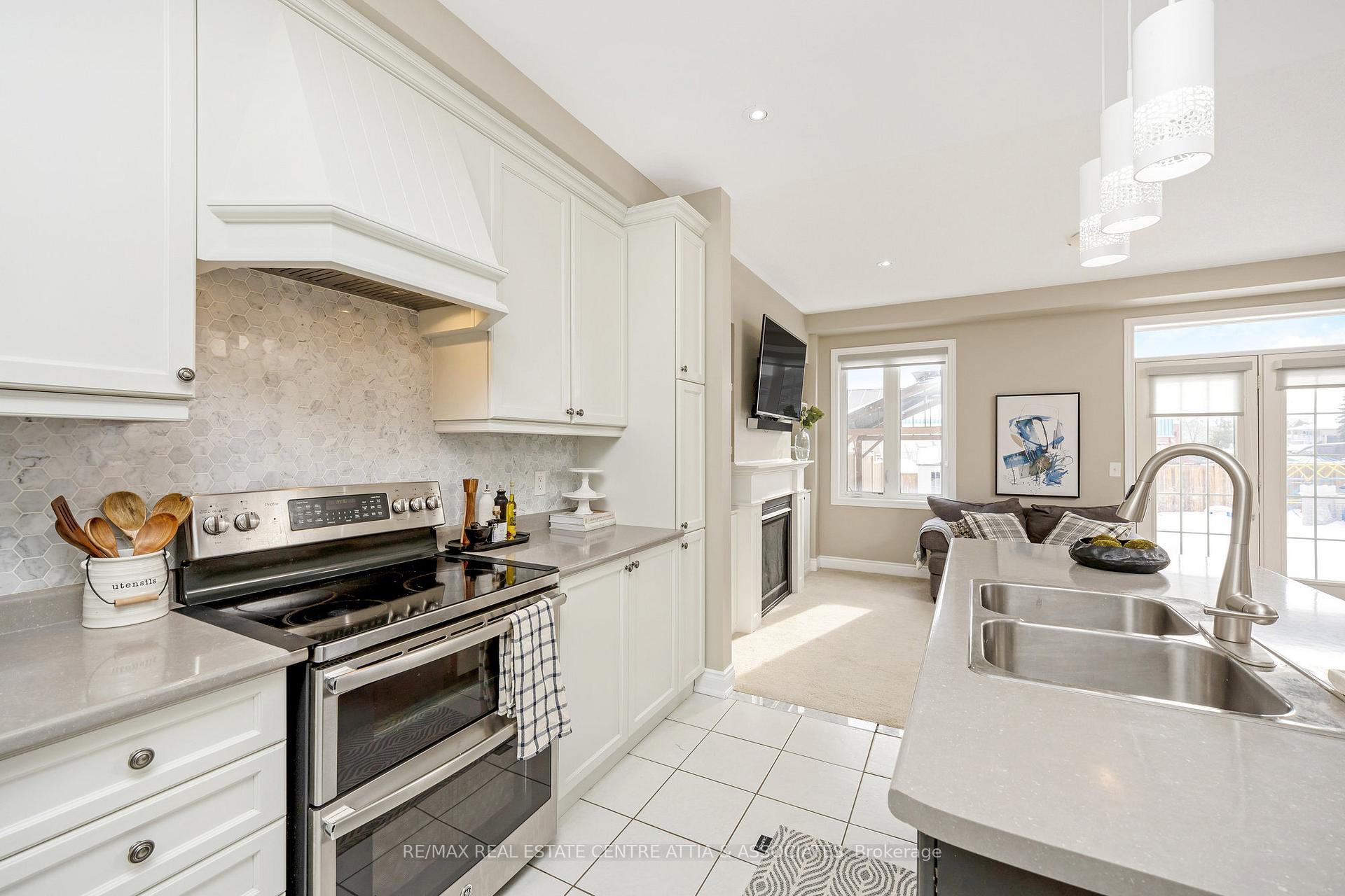 Photo 34 of 104 Narbonne Crescent, Hamilton, Stoney Creek Mountain — HOMEH