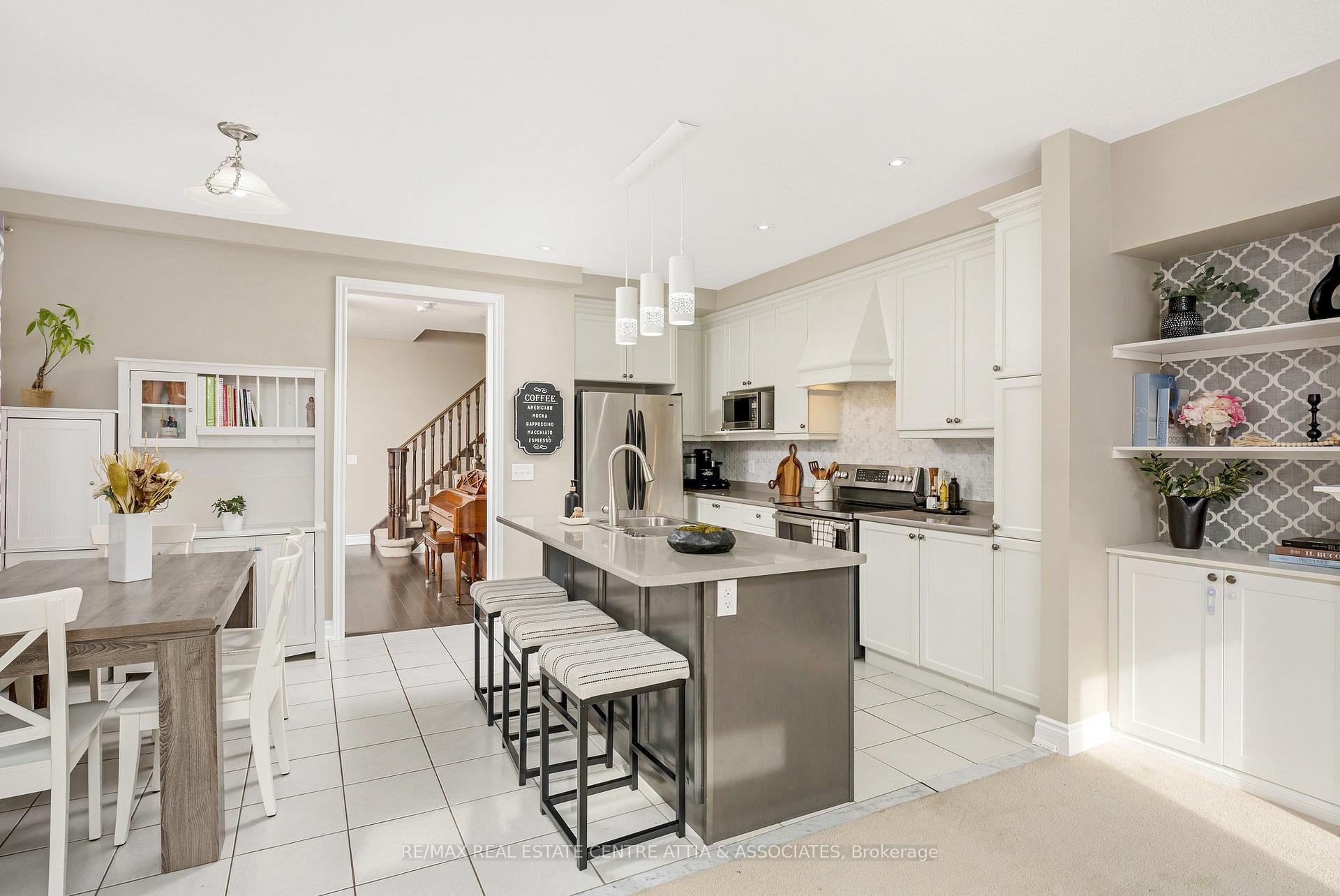 Photo 38 of 104 Narbonne Crescent, Hamilton, Stoney Creek Mountain — HOMEH