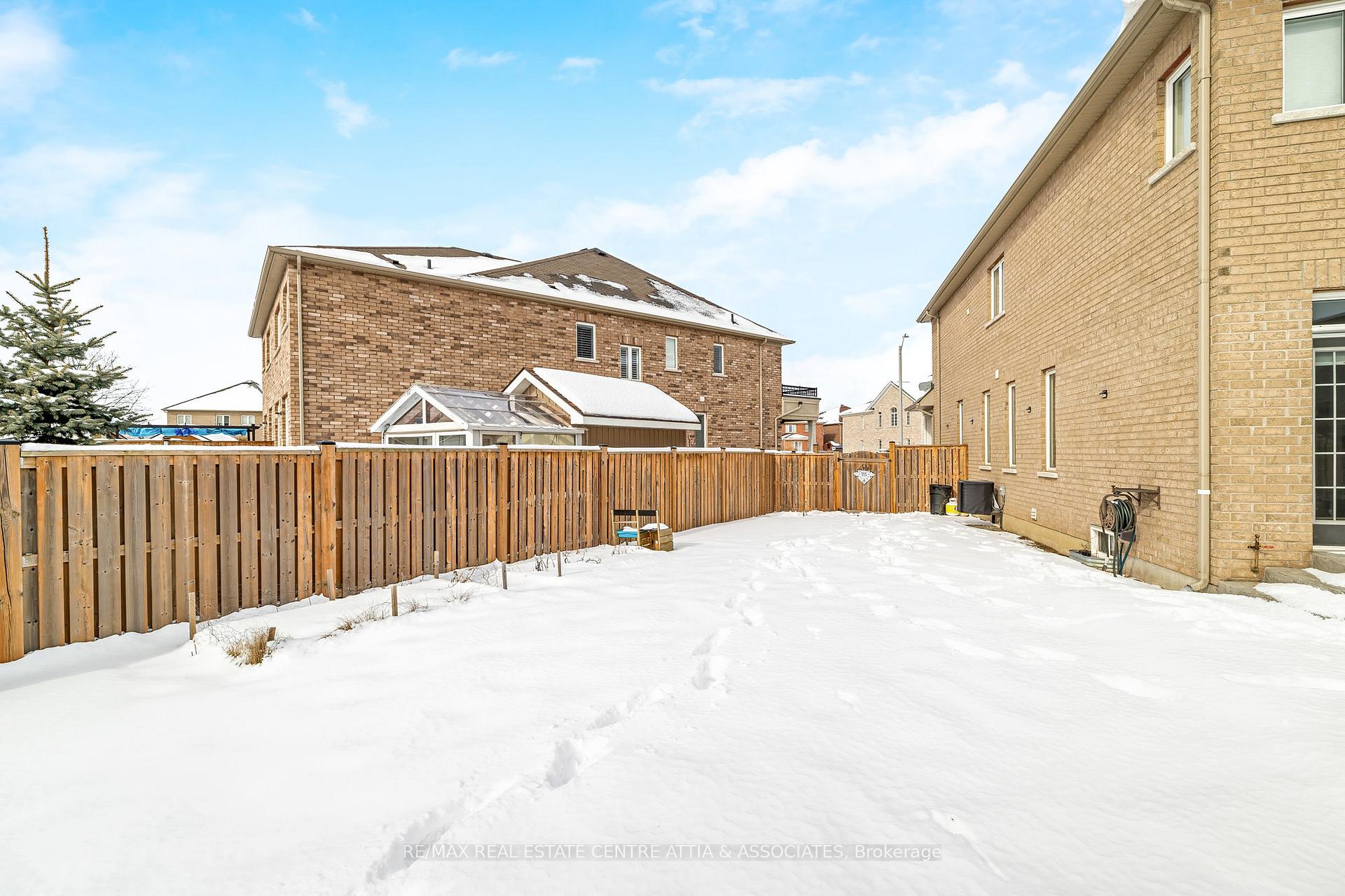 Photo 77 of 104 Narbonne Crescent, Hamilton, Stoney Creek Mountain — HOMEH