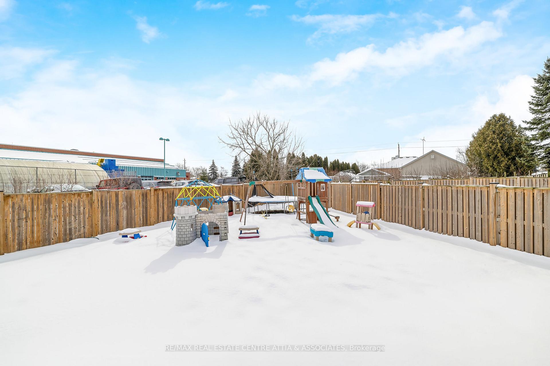 Photo 79 of 104 Narbonne Crescent, Hamilton, Stoney Creek Mountain — HOMEH