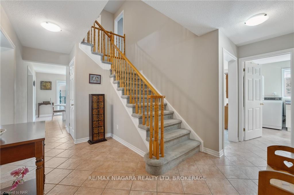 Photo 6 of 31 Graves Crescent, St. Catharines, Rykert/Vansickle — HOMEH