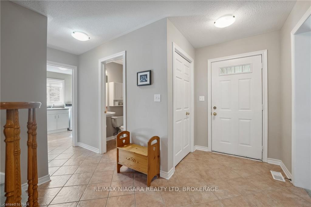 Photo 7 of 31 Graves Crescent, St. Catharines, Rykert/Vansickle — HOMEH
