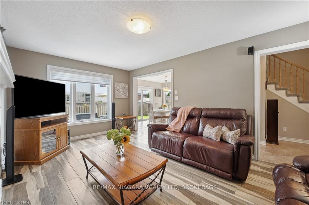 Photo 11 of 31 Graves Crescent, St. Catharines, Rykert/Vansickle — HOMEH