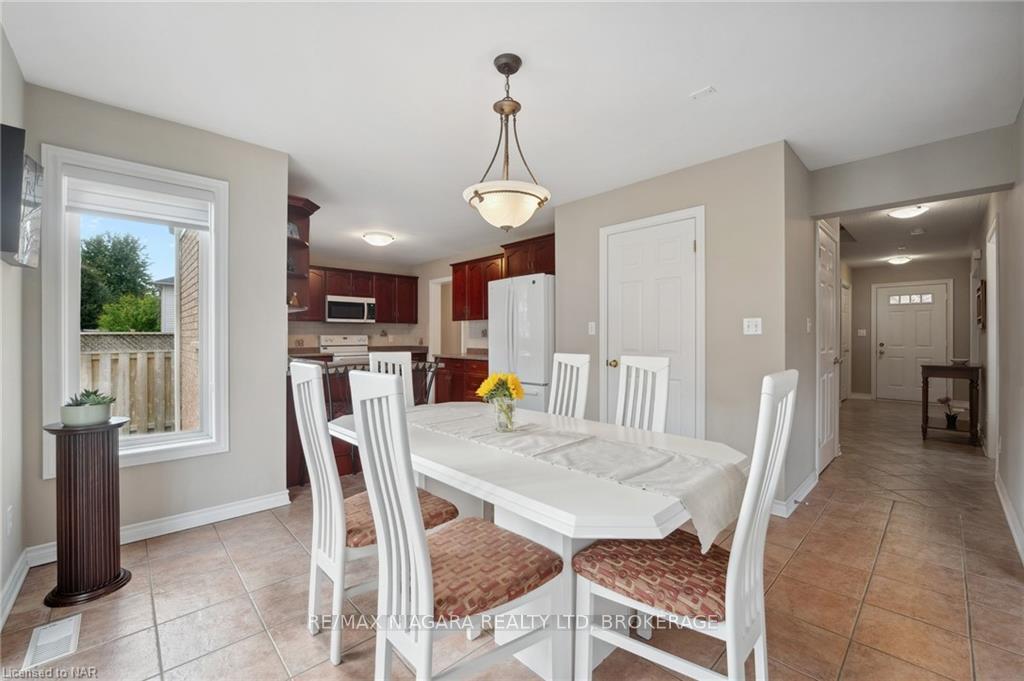 Photo 13 of 31 Graves Crescent, St. Catharines, Rykert/Vansickle — HOMEH