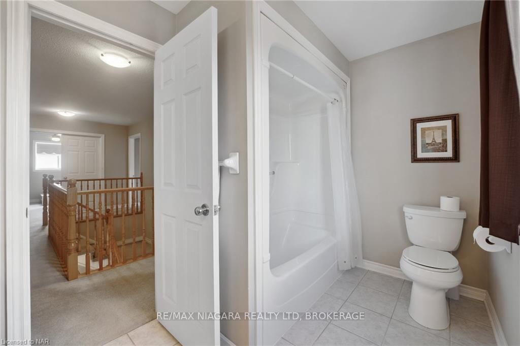 Photo 25 of 31 Graves Crescent, St. Catharines, Rykert/Vansickle — HOMEH