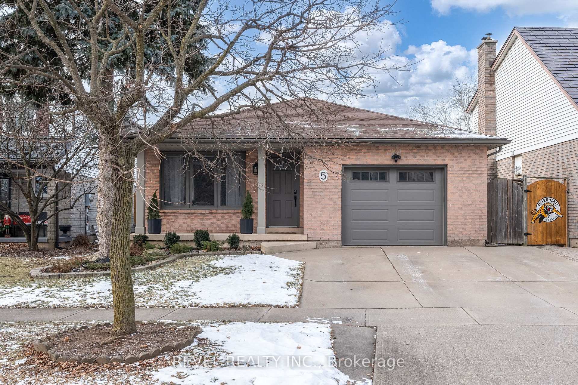 Photo 1 of 5 Ventura Drive, Hamilton, Stoney Creek Mountain — HOMEH